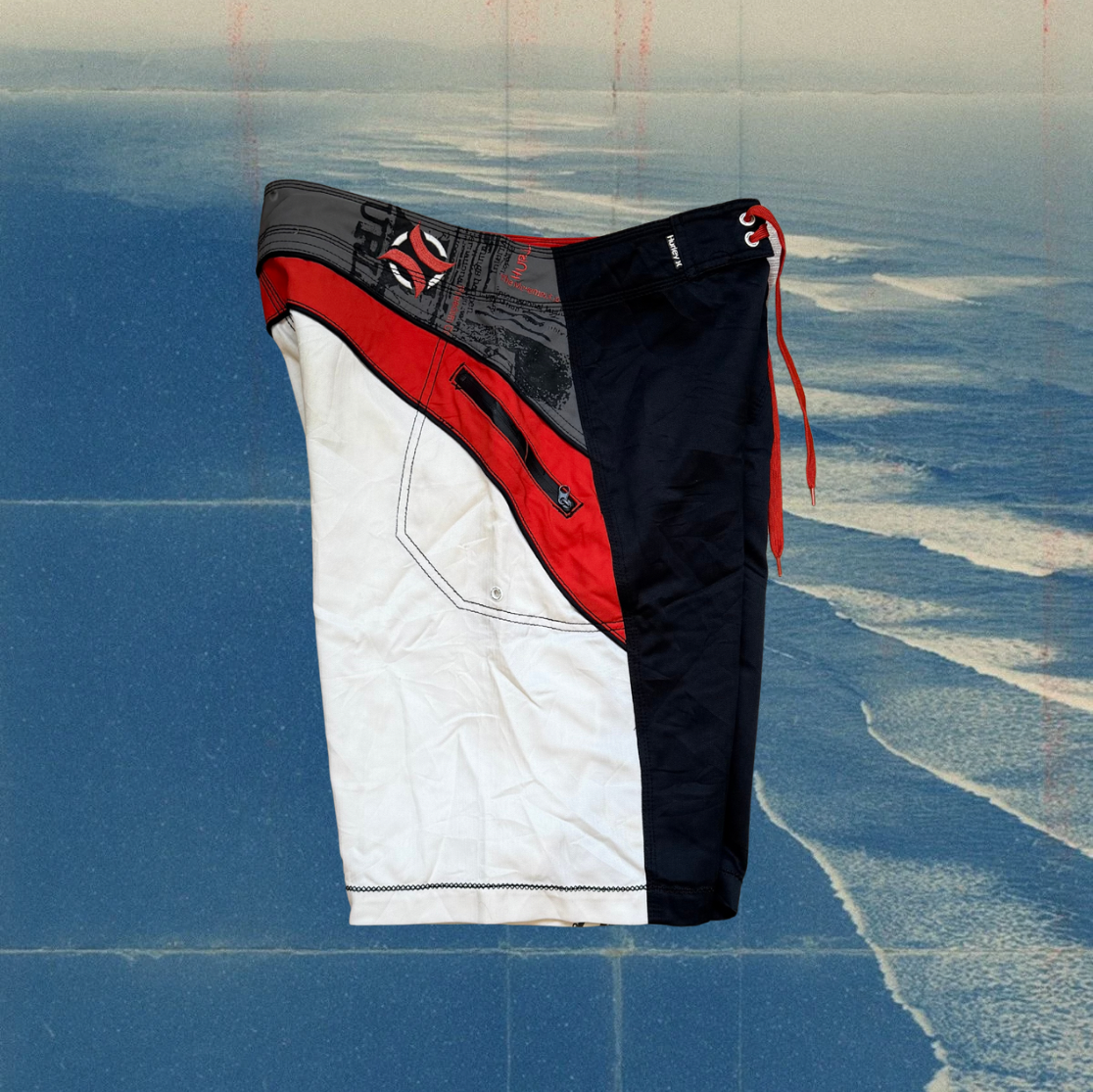 Hurley Phantom Freedom black & white & red vintage boardies