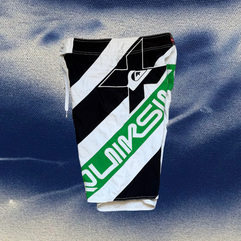 Quicksilver white/green vintage boardies