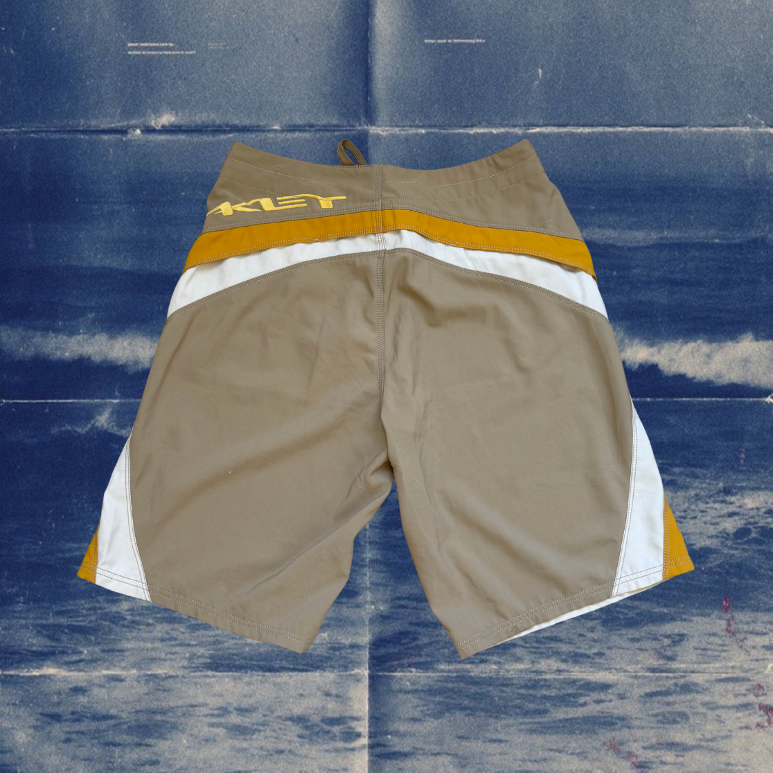 Oakley white and beige vintage boardies